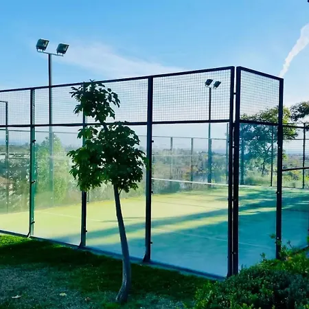 Elegant Getaway Near Padierna Marbella Lux Lägenhet *