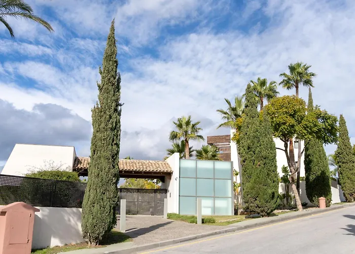 Elegant Getaway Near Padierna Marbella Lux *