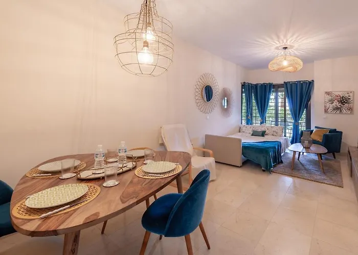 Elegant Getaway Near Padierna Marbella Lux Apartament Estepona