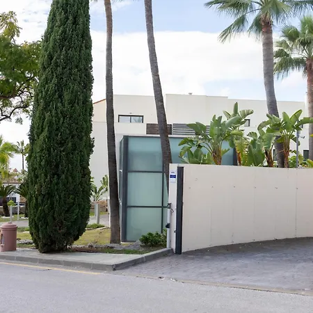 Elegant Getaway Near Padierna Marbella Lux * 埃斯特波纳