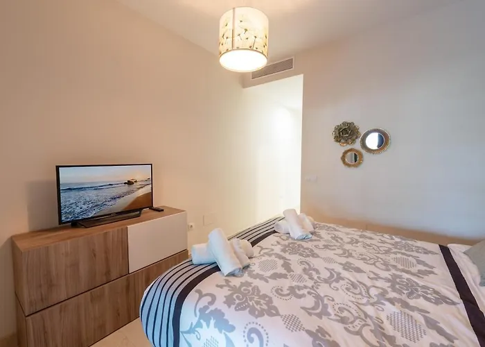 Apartment Elegant Getaway Near Padierna Marbella Lux *