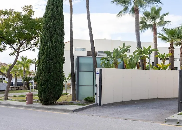 Apartment Elegant Getaway Near Padierna Marbella Lux Estepona