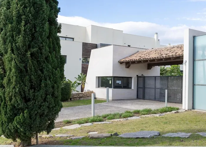 Apartment Elegant Getaway Near Padierna Marbella Lux